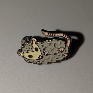 Enamel possum pin!